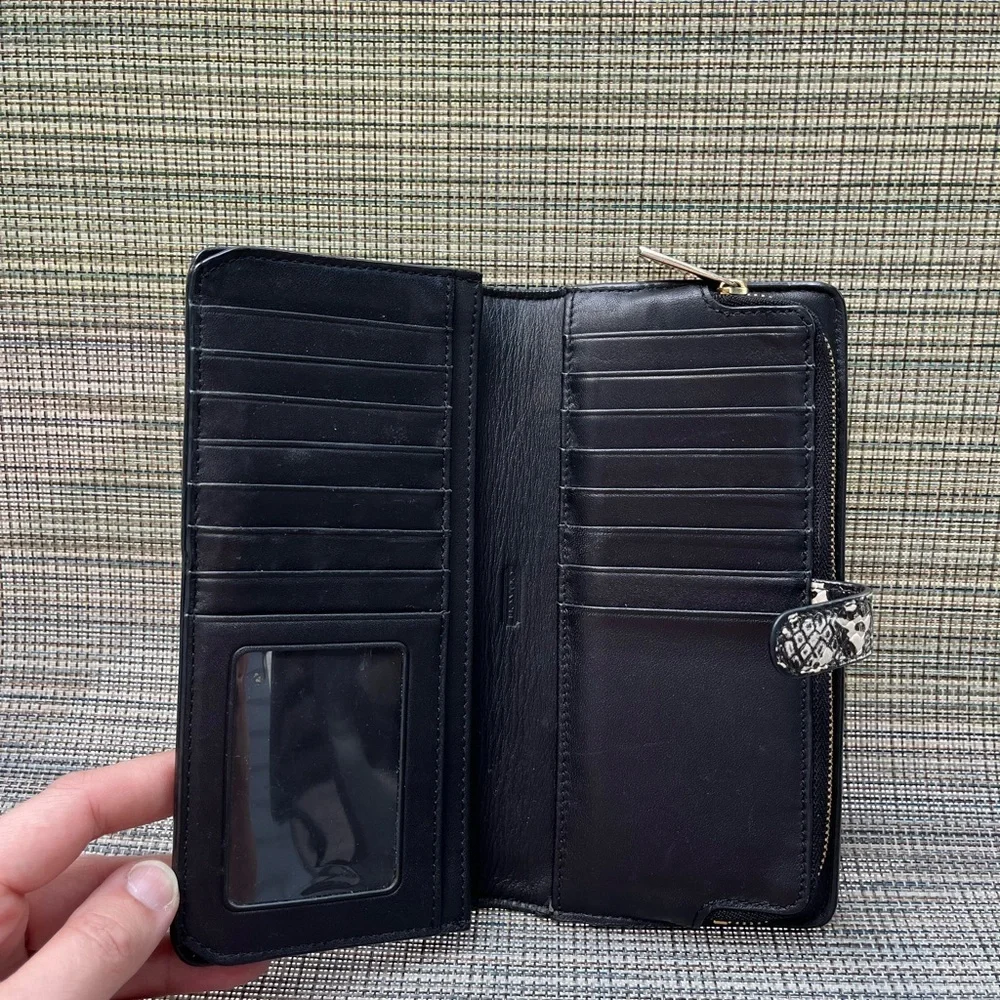 Coach Black & White Leather Wallet​​ - Picture 7 of 11